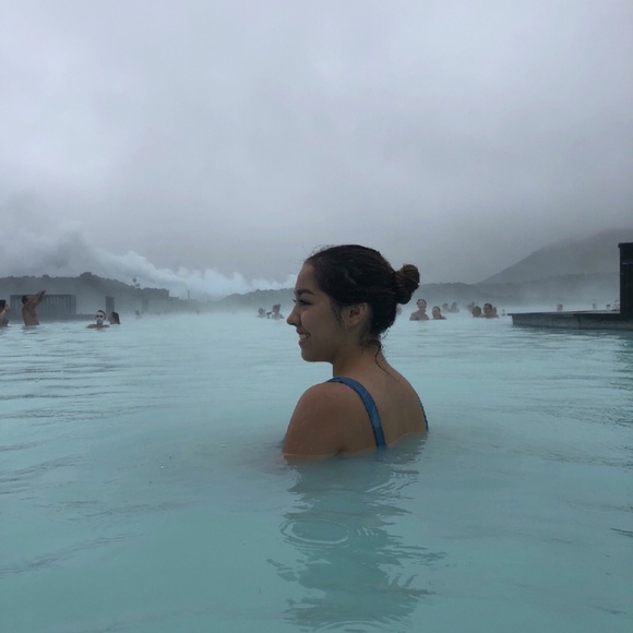 Meet your Posher, Daniela Ramirez! - Picture 2 of 3